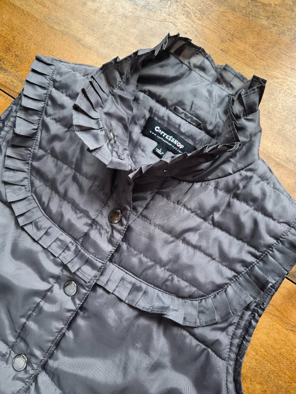 CoffeeShop Womens Large Puffer Vest Gray Ruffle Collar Quilted Snap Front